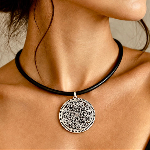 Collier EBONY