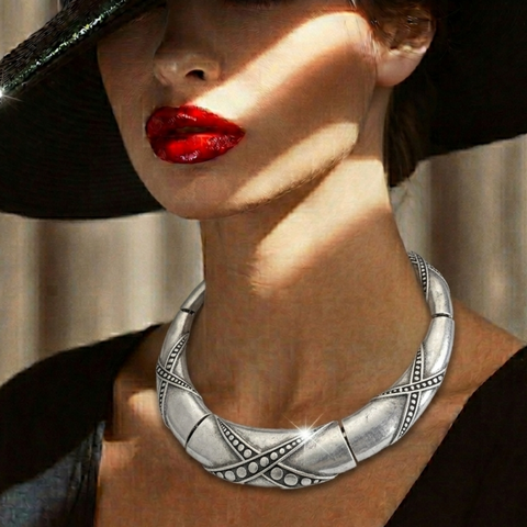 Collier CYCLONE