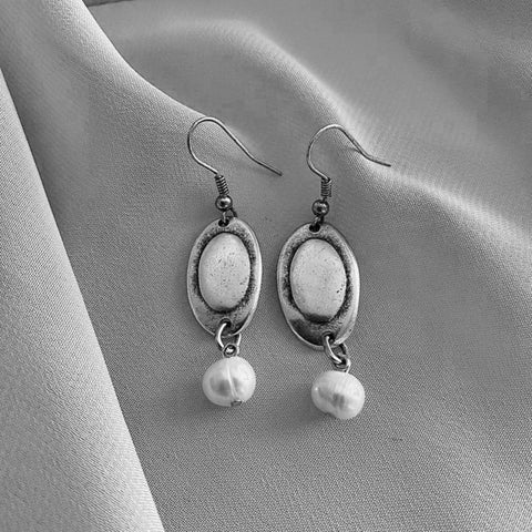 LARMA Pearl Earrings